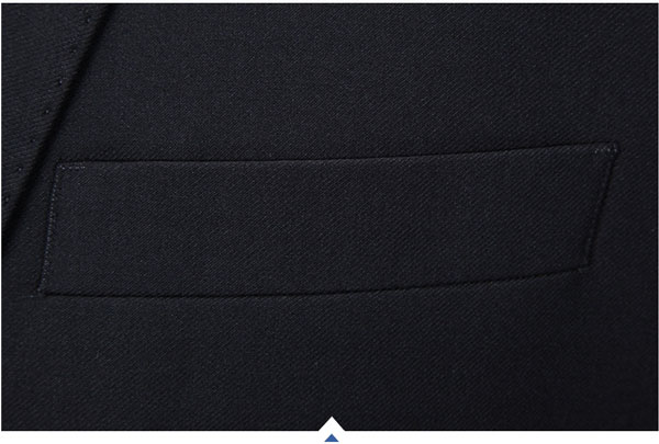 兩?？坌奚戆嬲b定做西服胸前手巾袋細節(jié)特寫圖